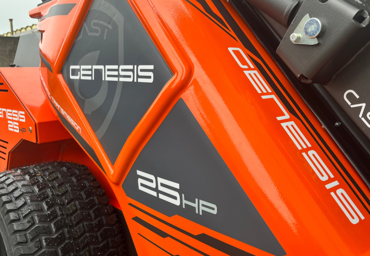 Sidan på en orange och grå maskin